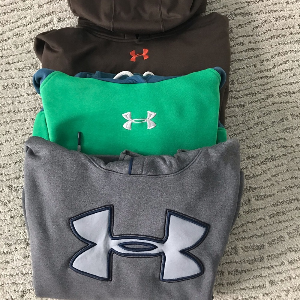 Lot of Under Armour hoodies (3)